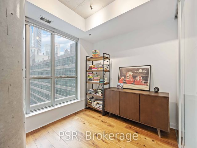 404 - 375 King St W