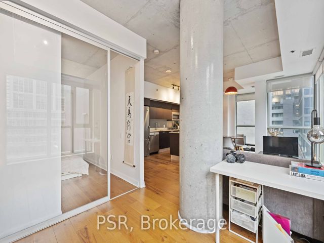 404 - 375 King St W
