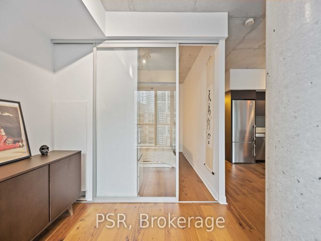 404 - 375 King St W