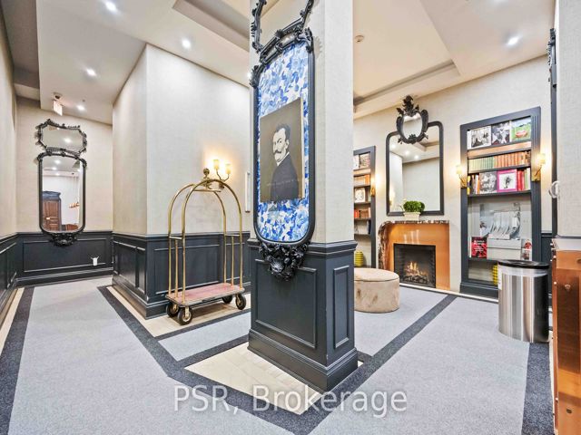 404 - 375 King St W