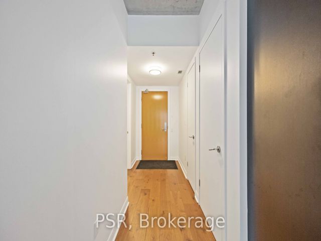 404 - 375 King St W