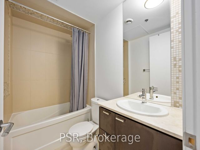 404 - 375 King St W