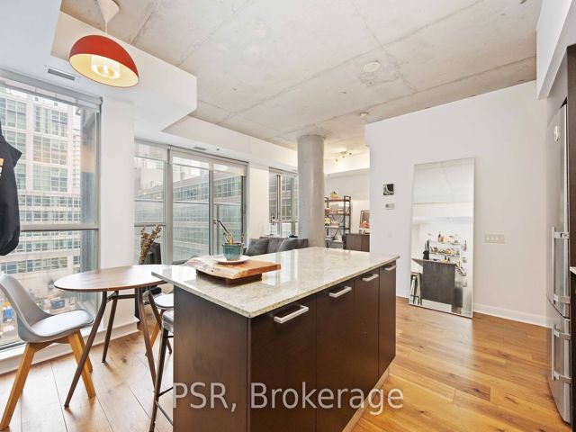 404 - 375 King St W