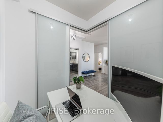 610 - 30 Roehampton Ave