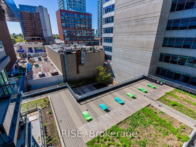 610 - 30 Roehampton Ave
