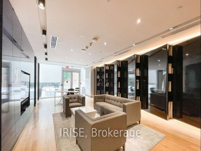 610 - 30 Roehampton Ave