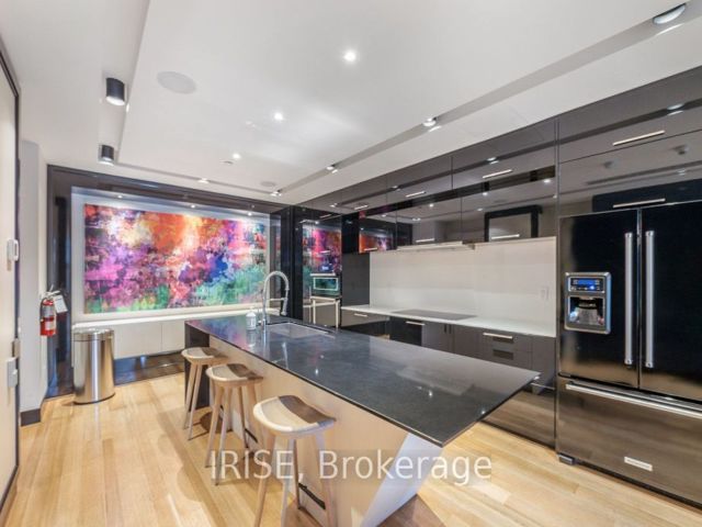 610 - 30 Roehampton Ave