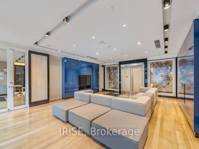 610 - 30 Roehampton Ave