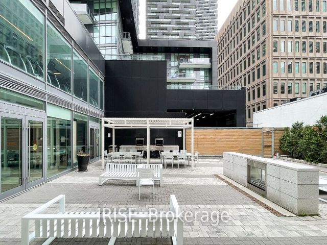 610 - 30 Roehampton Ave