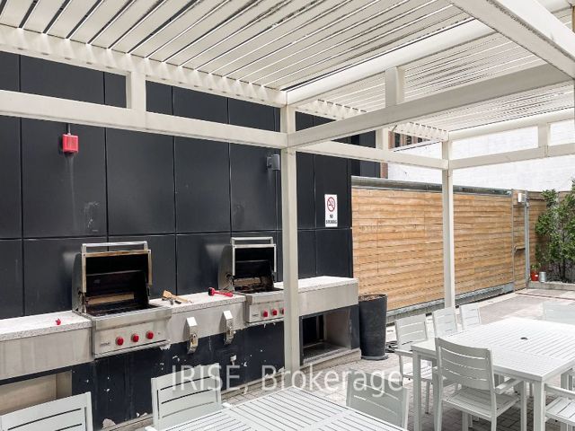 610 - 30 Roehampton Ave
