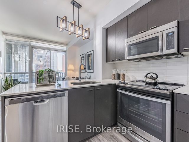 610 - 30 Roehampton Ave