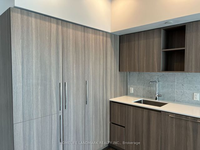 2510 - 19 Bathurst St