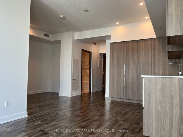 2510 - 19 Bathurst St