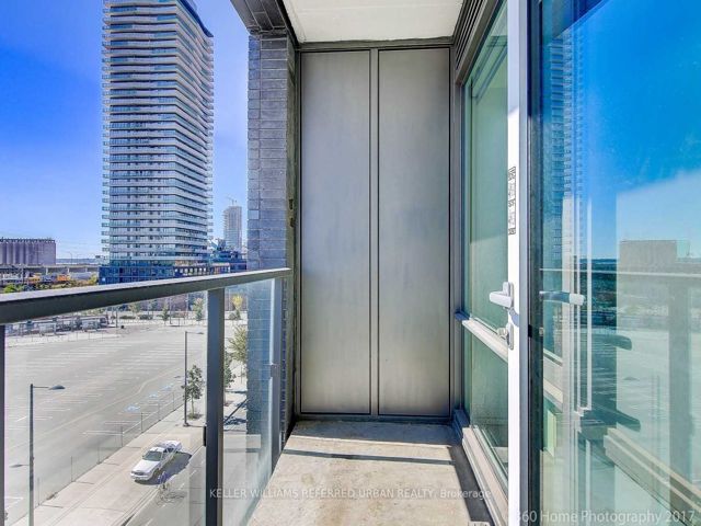 S507 - 455 Front St E