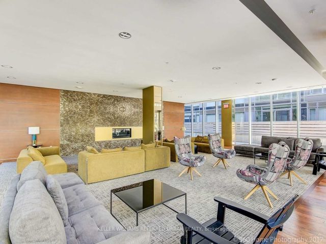 S507 - 455 Front St E