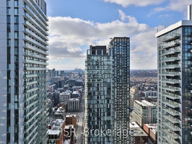 3811 - 290 Adelaide St W