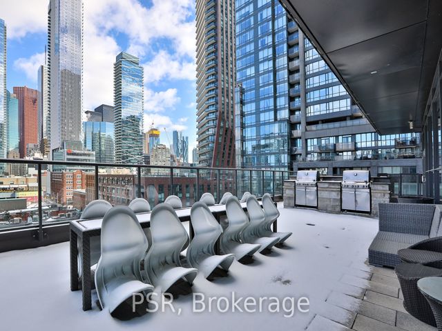 3811 - 290 Adelaide St W