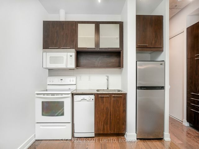 305 - 66 Portland St
