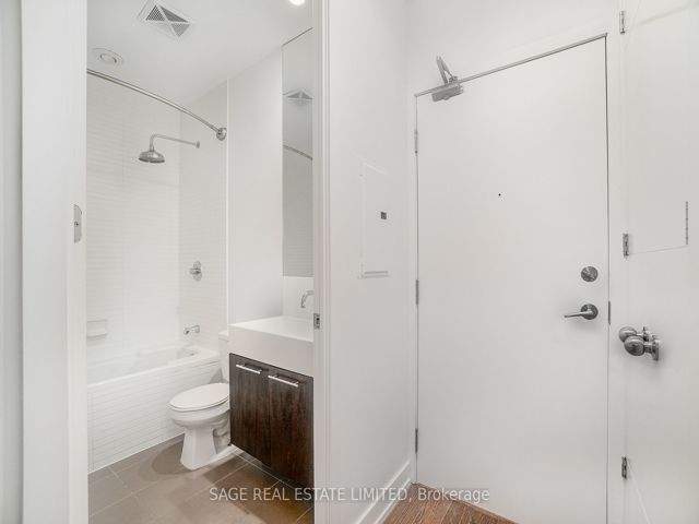 305 - 66 Portland St