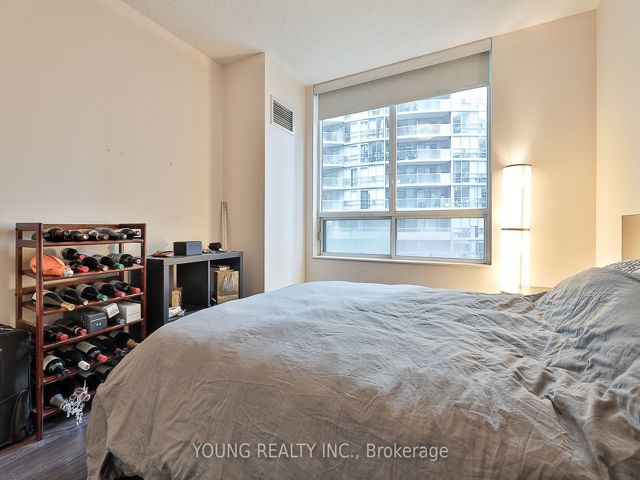 603 - 51 Lower Simcoe St