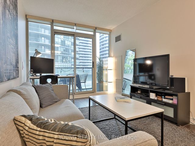 603 - 51 Lower Simcoe St