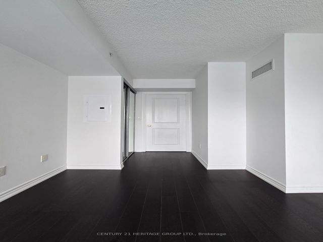 1109 - 386 Yonge St