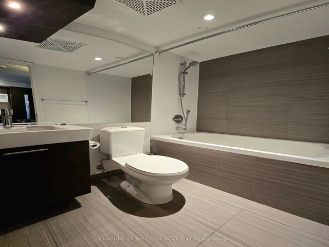 1109 - 386 Yonge St