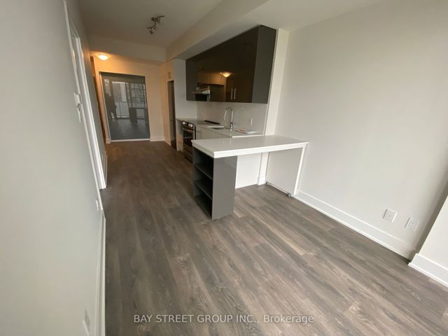 709 - 188 Fairview Mall Dr
