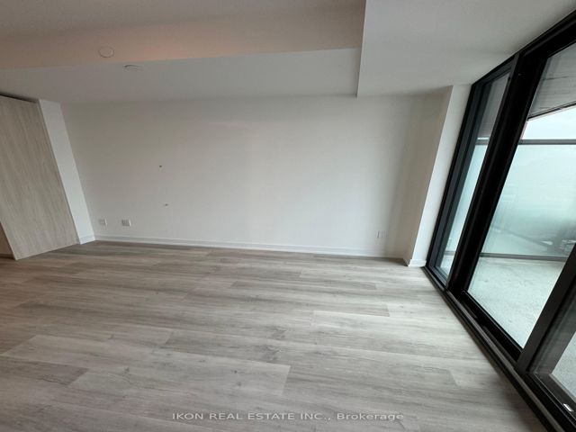 417 - 28 Eastern Ave S