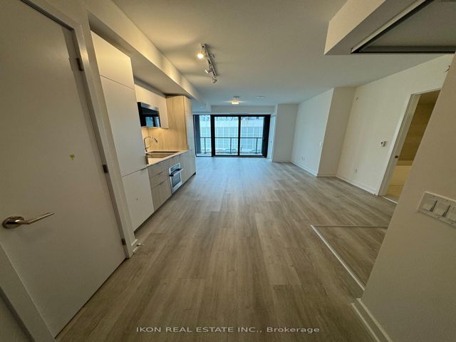 417 - 28 Eastern Ave S
