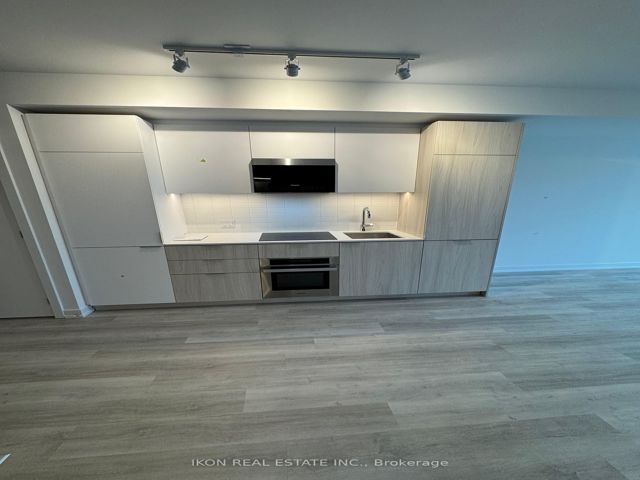 417 - 28 Eastern Ave S