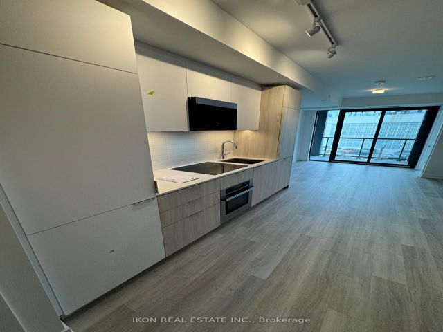 417 - 28 Eastern Ave S