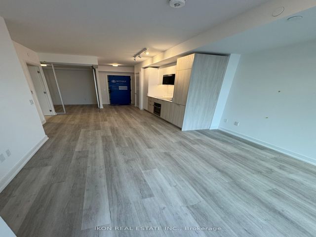 417 - 28 Eastern Ave S