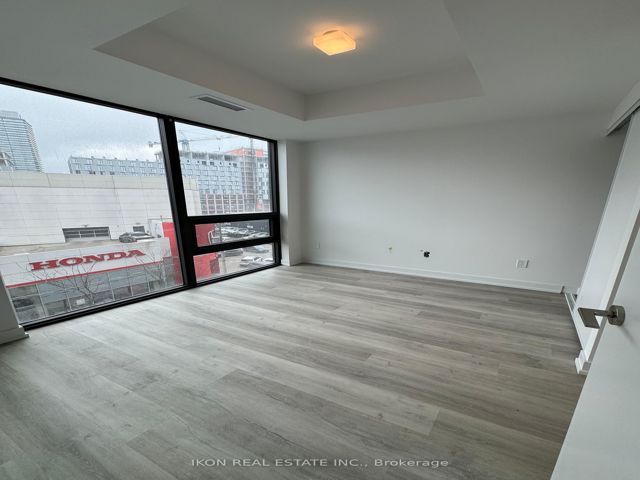 417 - 28 Eastern Ave S