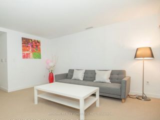 G17 - 26 Capreol Crt