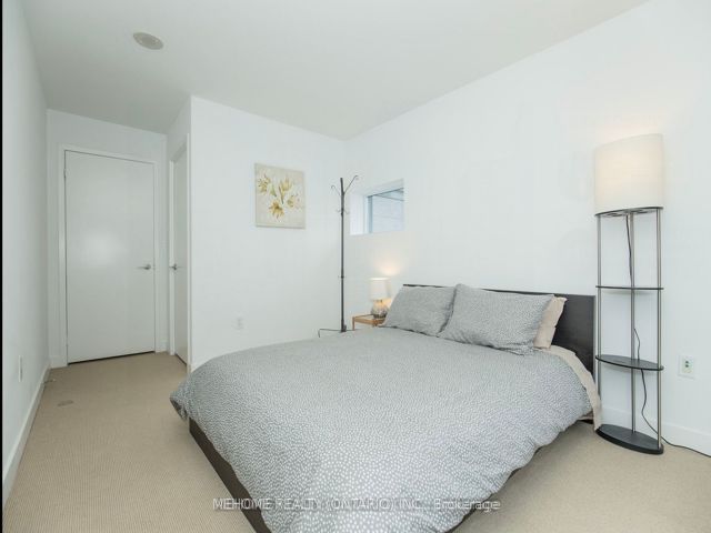 G17 - 26 Capreol Crt