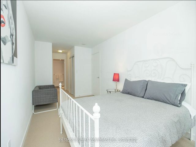 G17 - 26 Capreol Crt