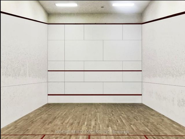 G17 - 26 Capreol Crt
