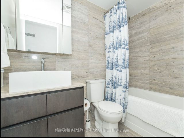 G17 - 26 Capreol Crt