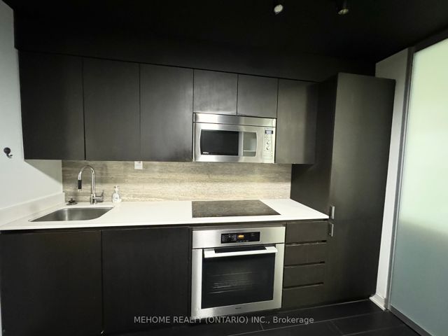 G17 - 26 Capreol Crt