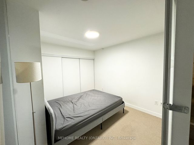 G17 - 26 Capreol Crt
