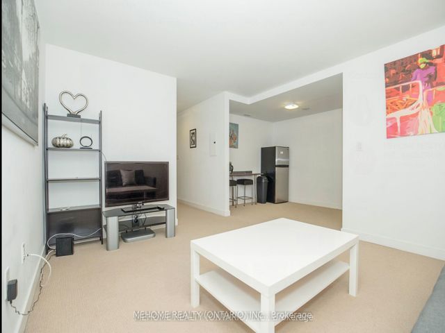 G17 - 26 Capreol Crt