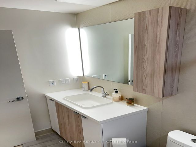 318 - 15 Mercer St