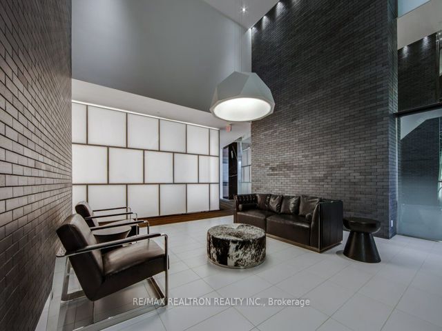 3610 - 125 Peter St