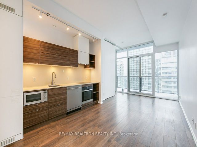 3610 - 125 Peter St