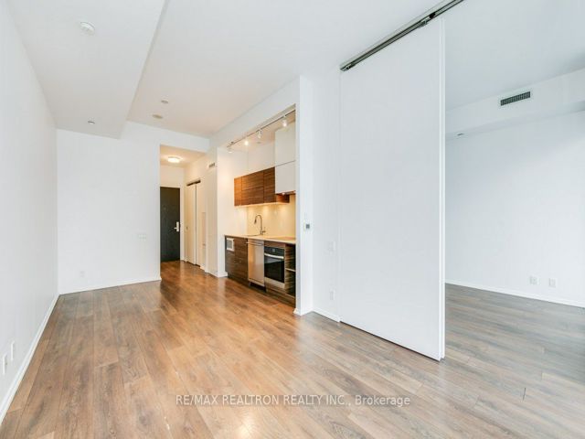 3610 - 125 Peter St