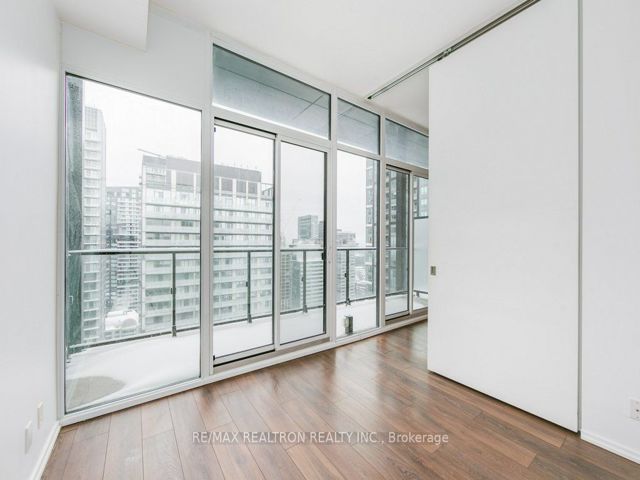 3610 - 125 Peter St