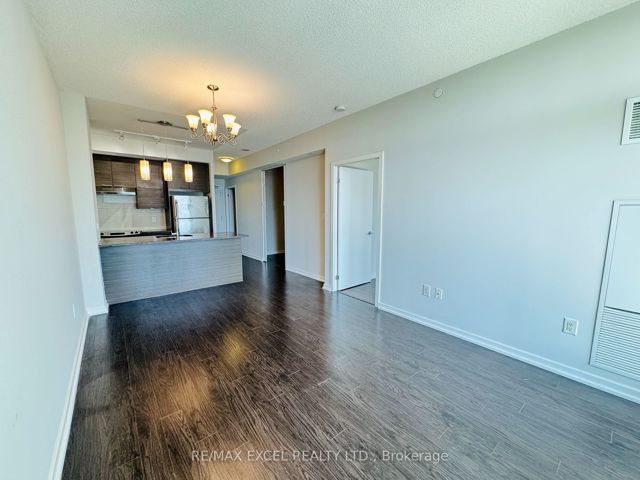 1810 - 66 Forest Manor Rd