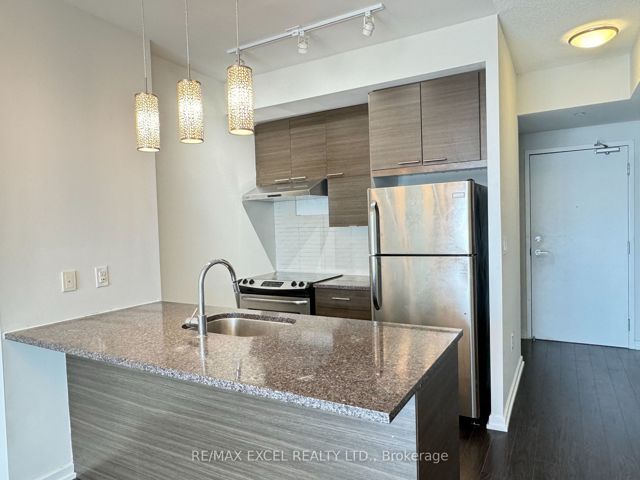 1810 - 66 Forest Manor Rd