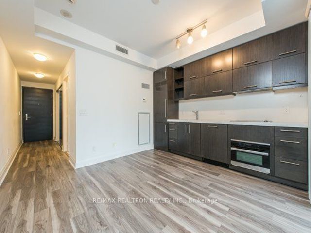 910 - 65 St Mary St